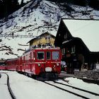 Langwies Bahnhof mit Zug nach Arosa