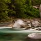 Langzeitaufnahme der Verzasca. Im Tessin der Schweiz