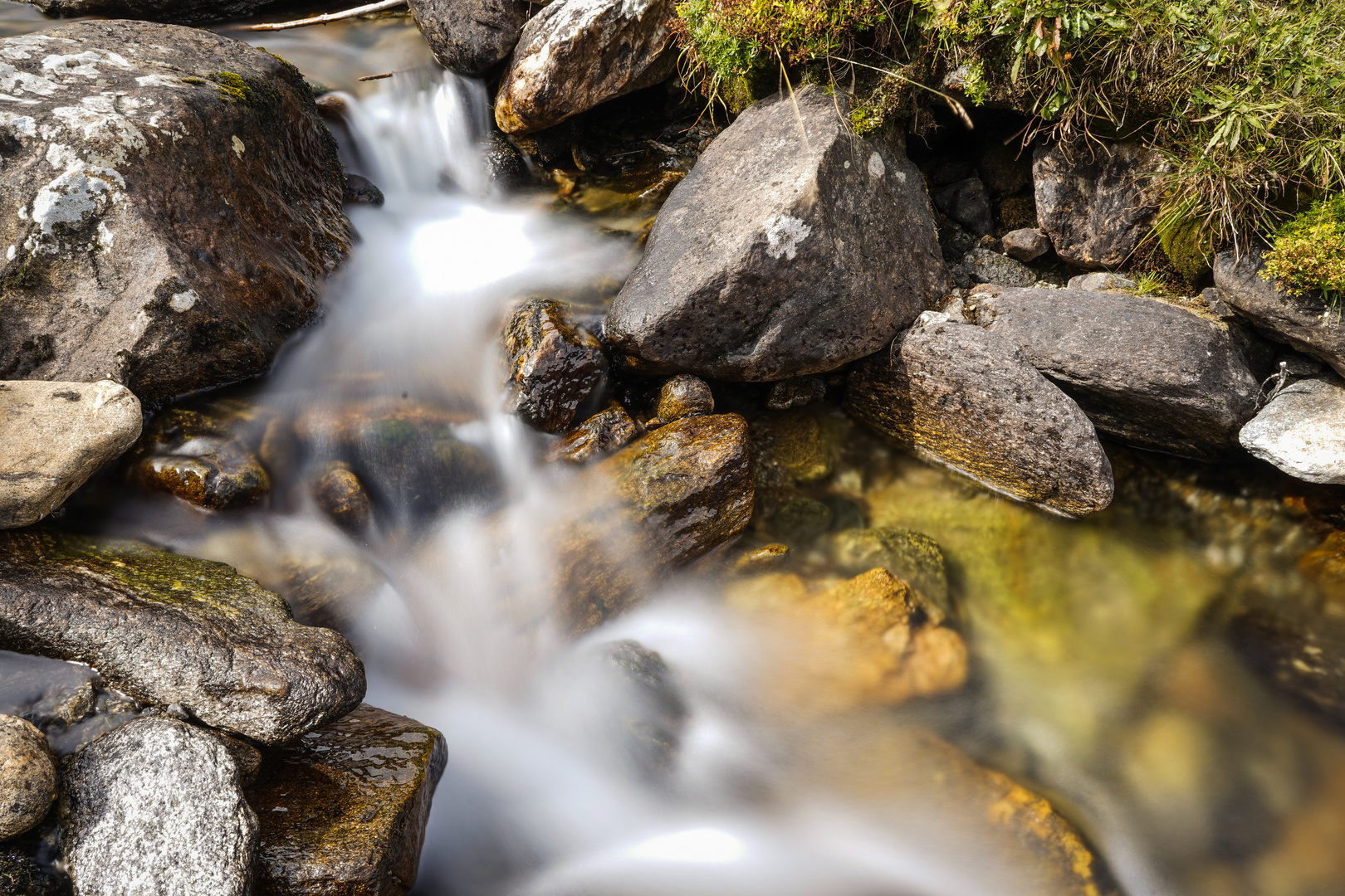 Langzeitbelichtung am Bach