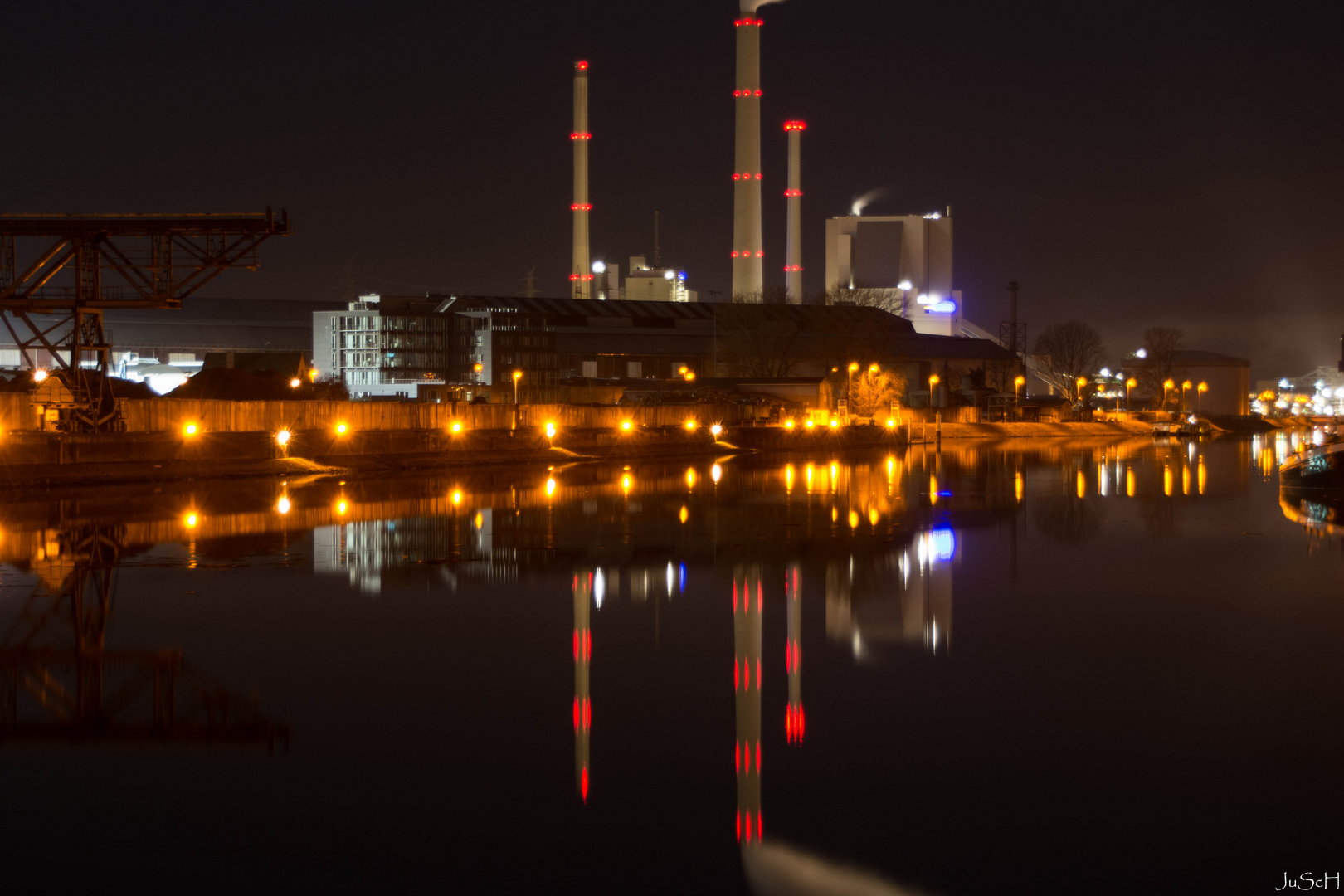 Langzeitbelichtung am Rheinhafen....