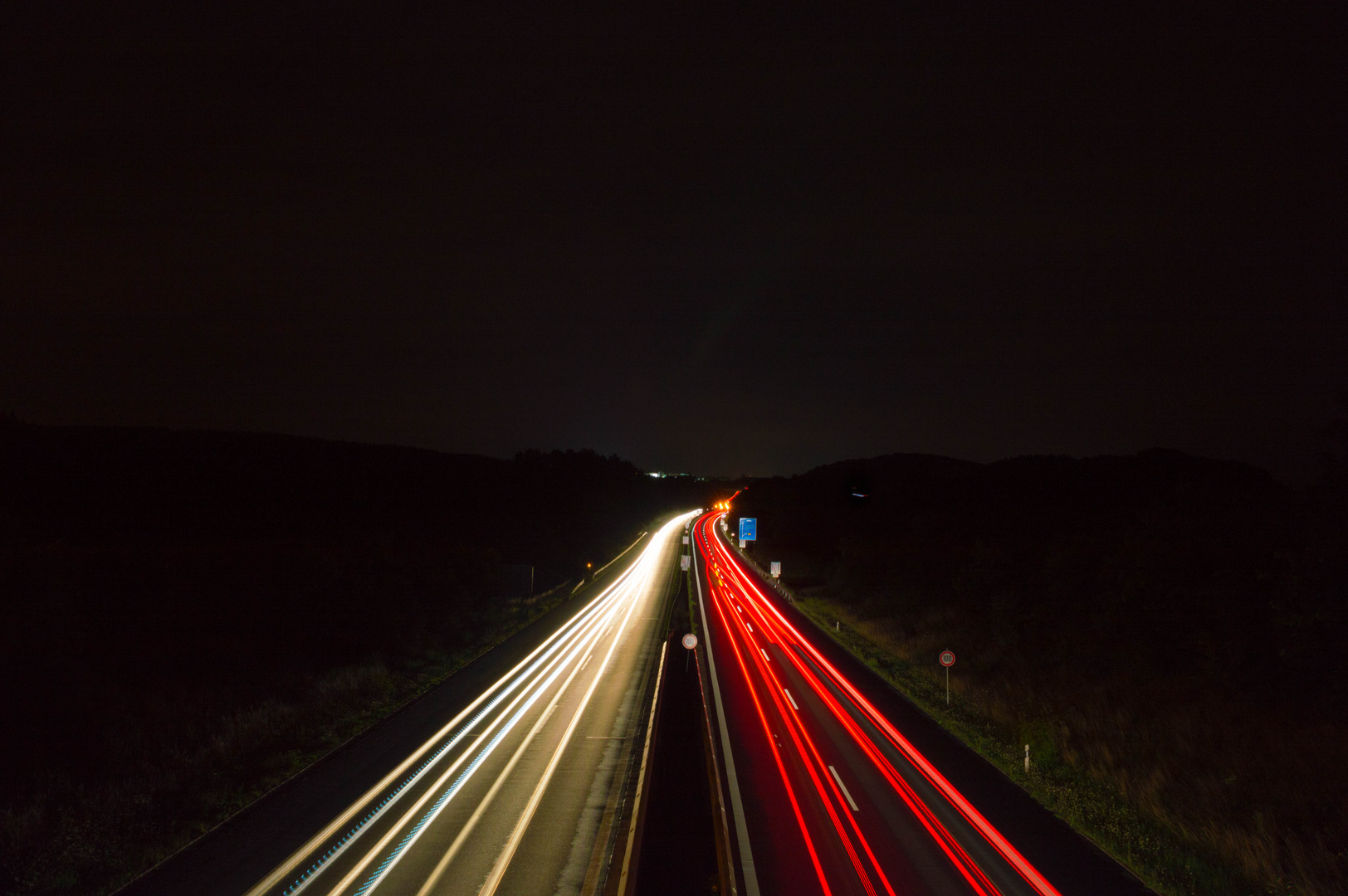 Langzeitbelichtung auf der Autobahn 