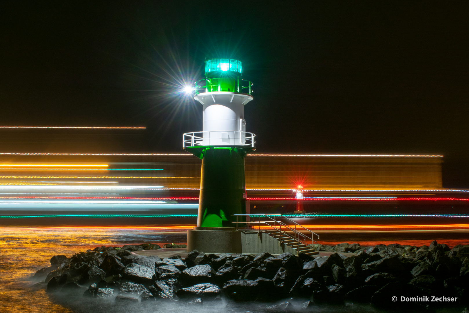 Langzeitbelichtung aufgenommen an der Westmole in Warnemünde 