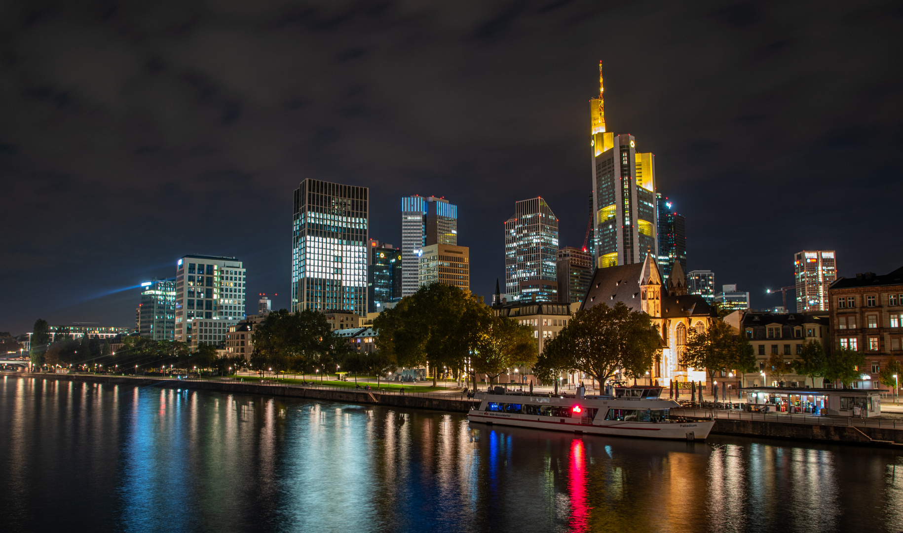 Langzeitbelichtung Frankfurt Main Skyline - Eiserner Steg