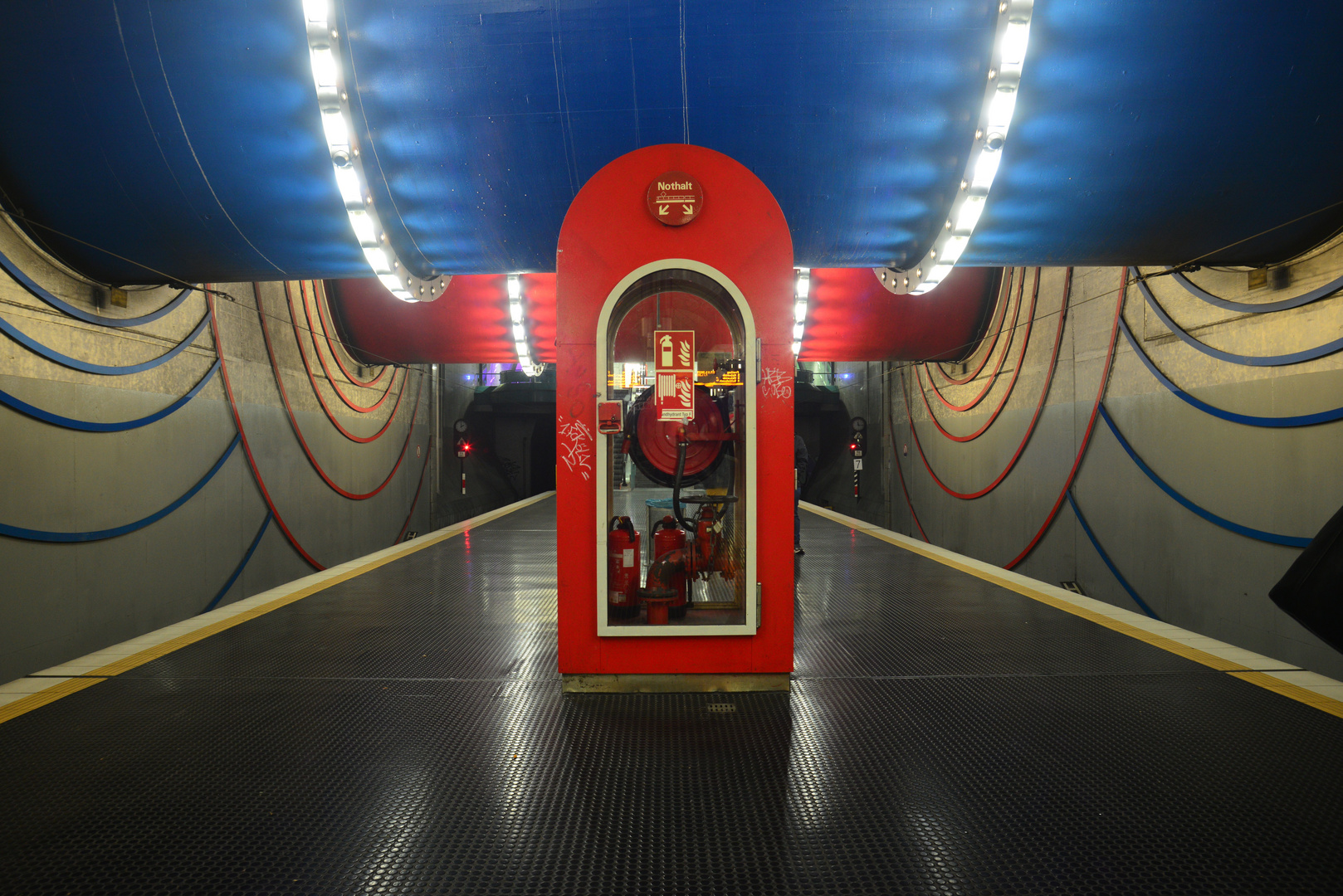 Langzeitbelichtung im Bahnhof