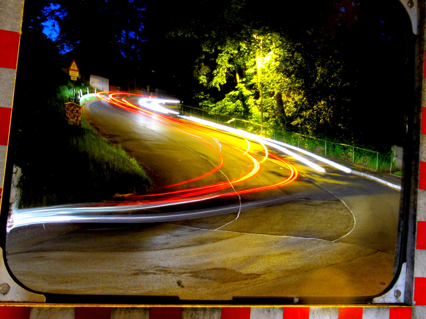 Langzeitbelichtung mit Verkehrsspiegel