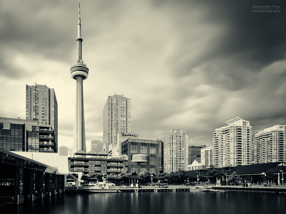 Langzeitbelichtung Schwarz-Weiss: Toronto Skyline / Harbourfront