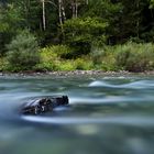 Langzeitbelichtung Steinrausche im Fluss