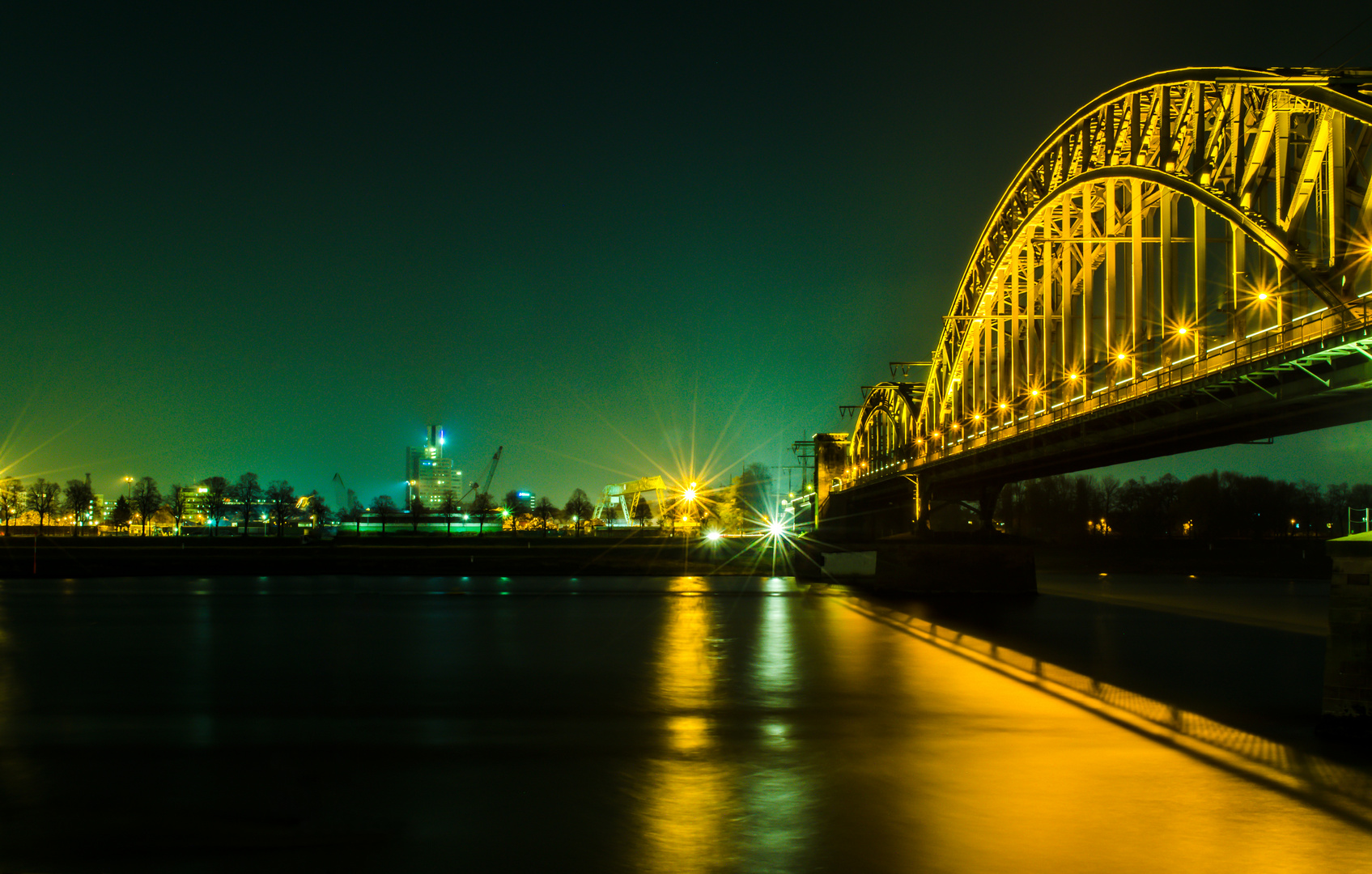 Langzeitbelichtung Südbrücke (Cologne)