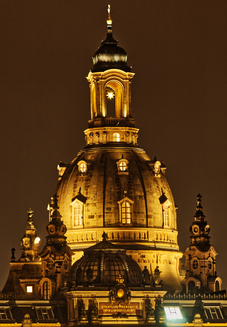 Langzeitbelichtung - zweiter Versuch "_Frauenkirche_"