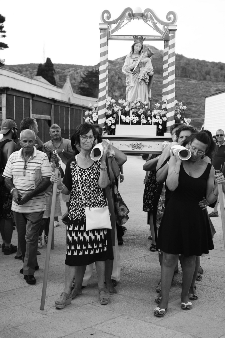 L'ANNACATA DELLA MARIA SS DI TRAPANI A LEVANZO - DONNE