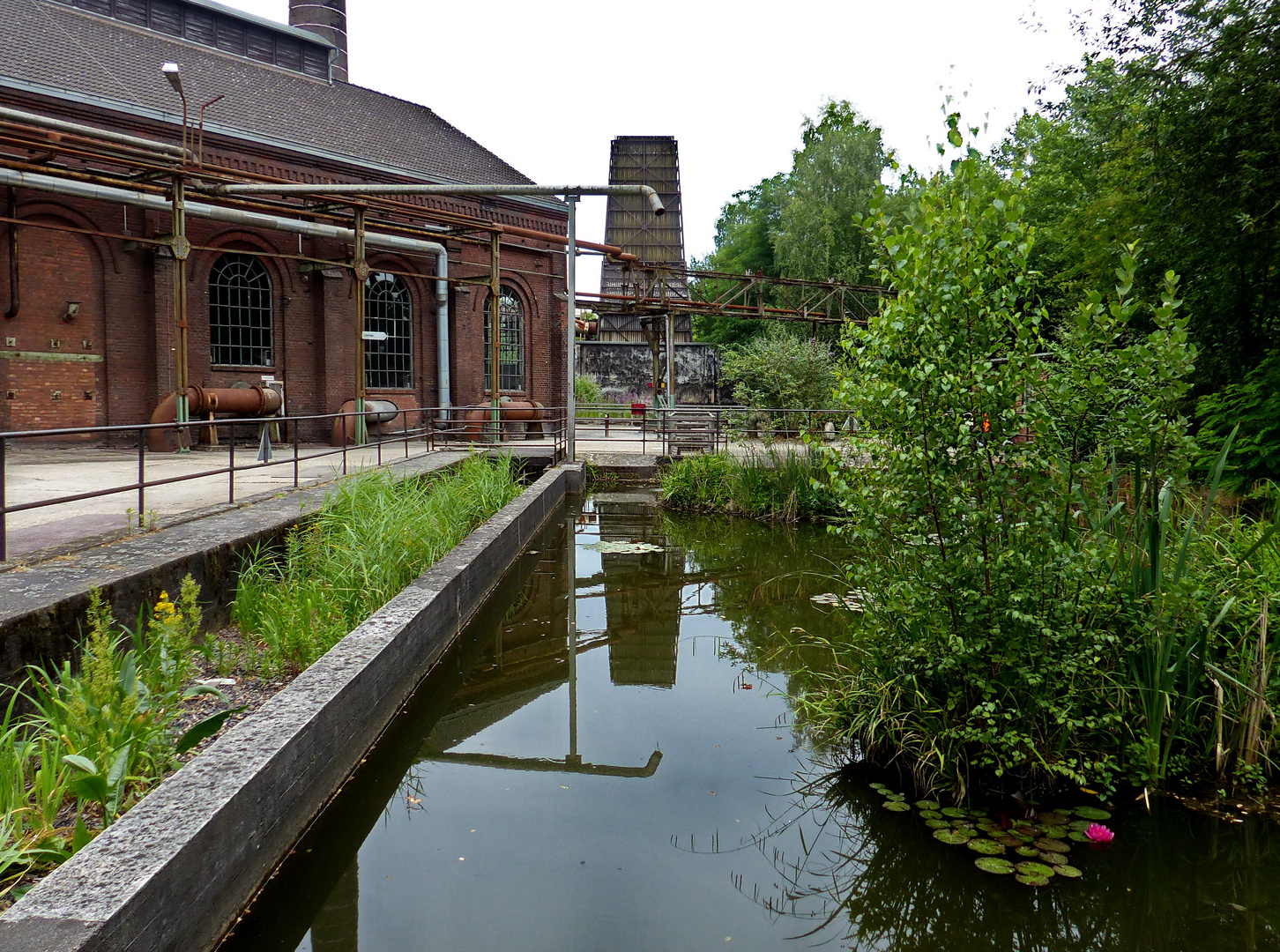 Lanschaftspark Duisburg   Dienstag ist Spiegeltag