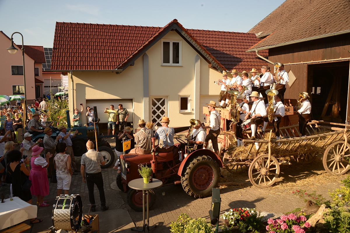 Lanz Bulldog zusammen mit Blaskapelle