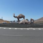 Lanzarote 2022 - Kreisverkehr vor Uga, dem Ort ...