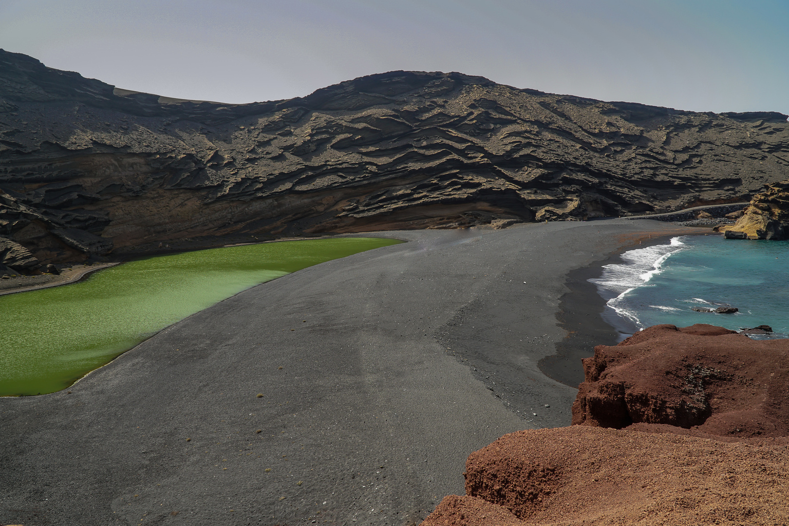 Lanzarote grüne Lagune am Meer