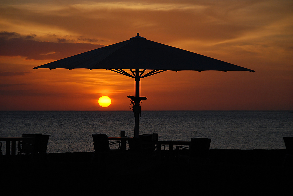 Lanzarote IX - Sonnenschirm für den Sonnenuntergang in Playa Blanca