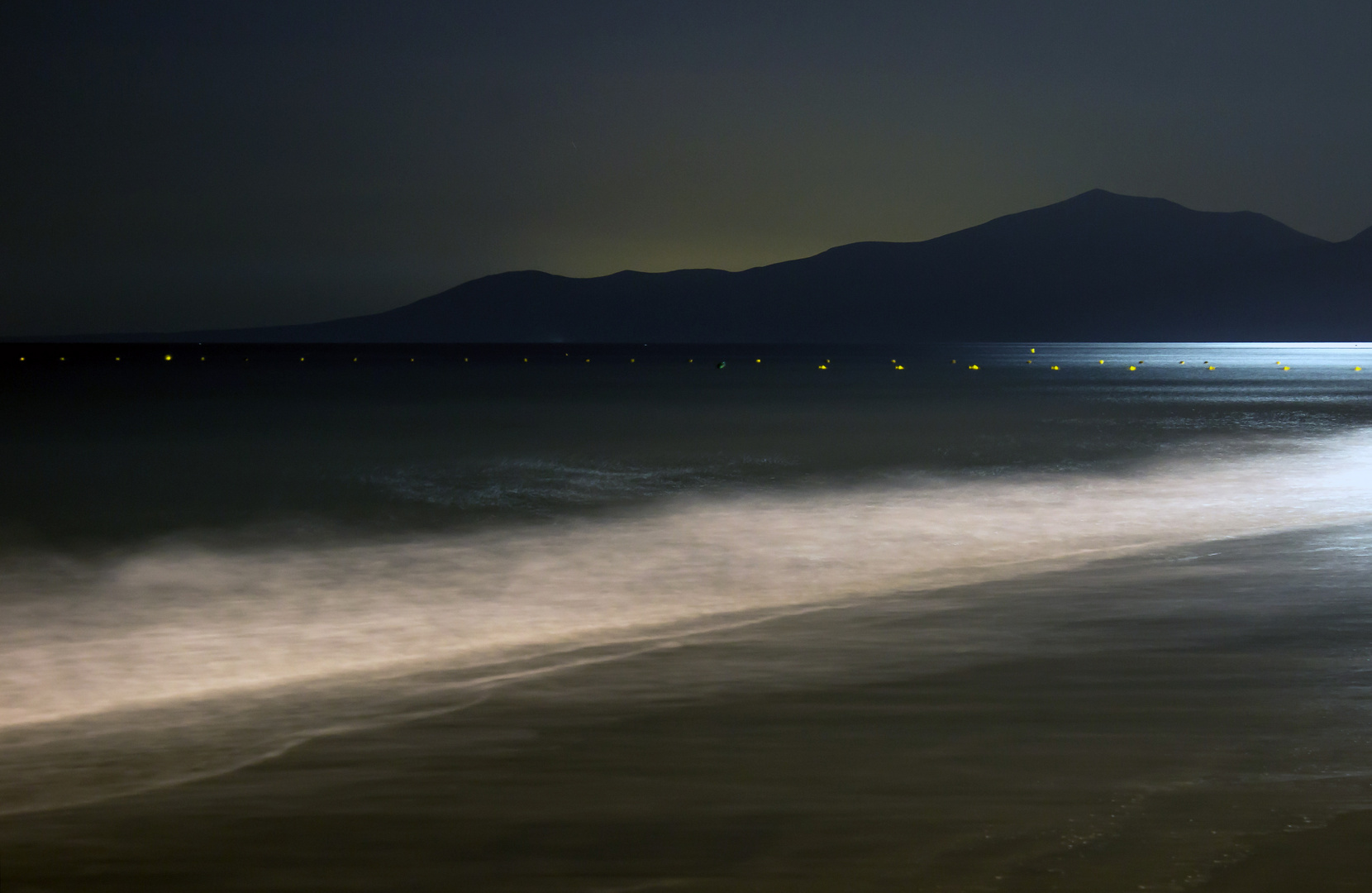 Lanzarote - Puerto del Carmen - Playa Grande bei Nacht