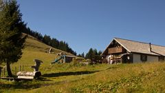 Lanznhütte mit Brunnen