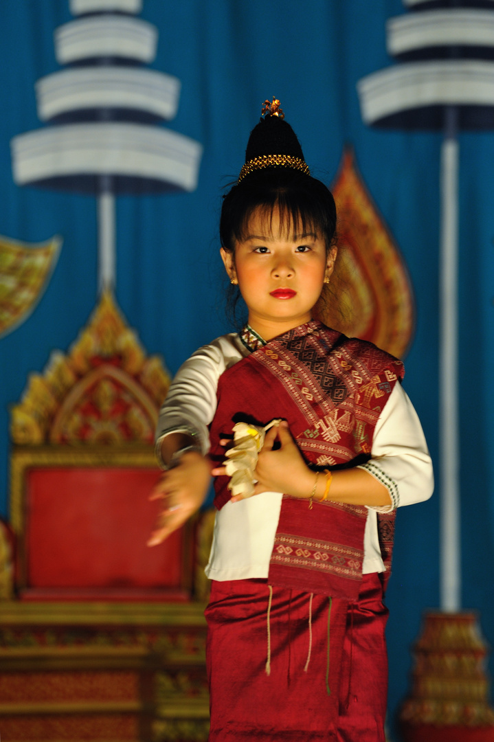 Lao Dance 01