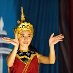 Lao dance girl 2