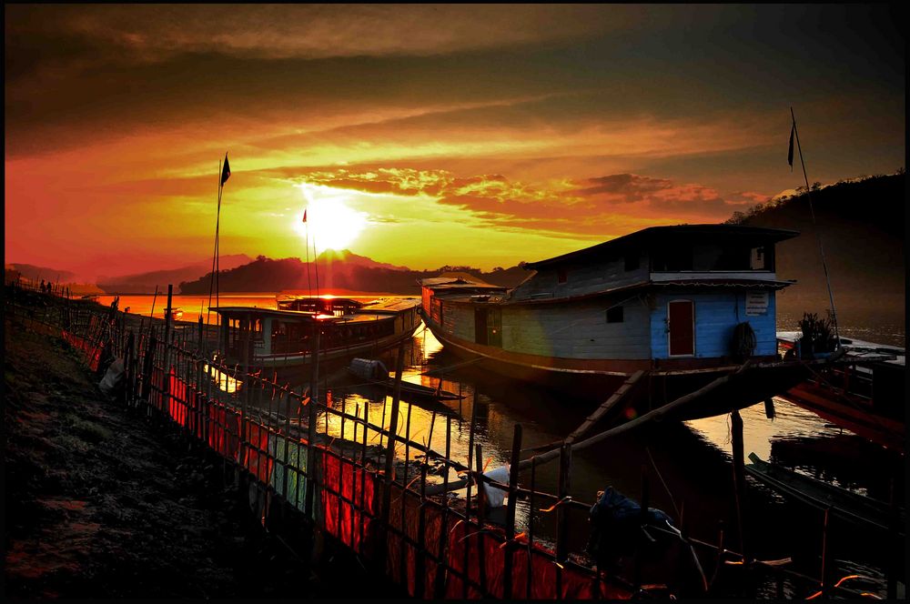 lao river home