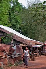 Lao village Mueang Không by the Mekong river