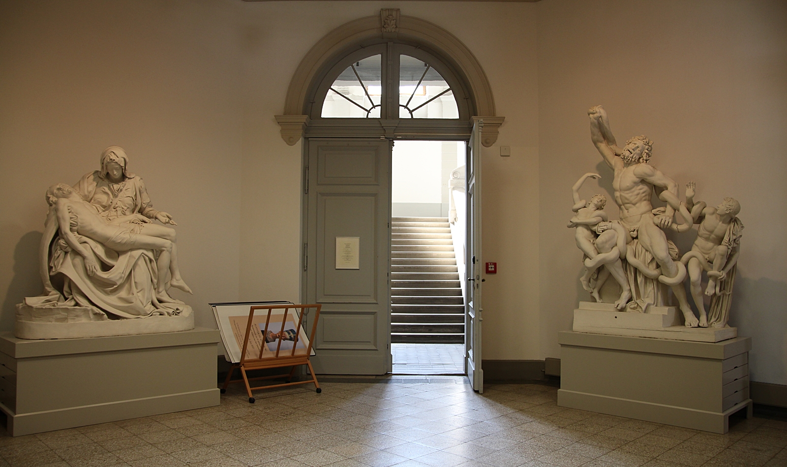 Laokoon  und   Pieta / Gipskopien aus dem Vatikanischen Museum