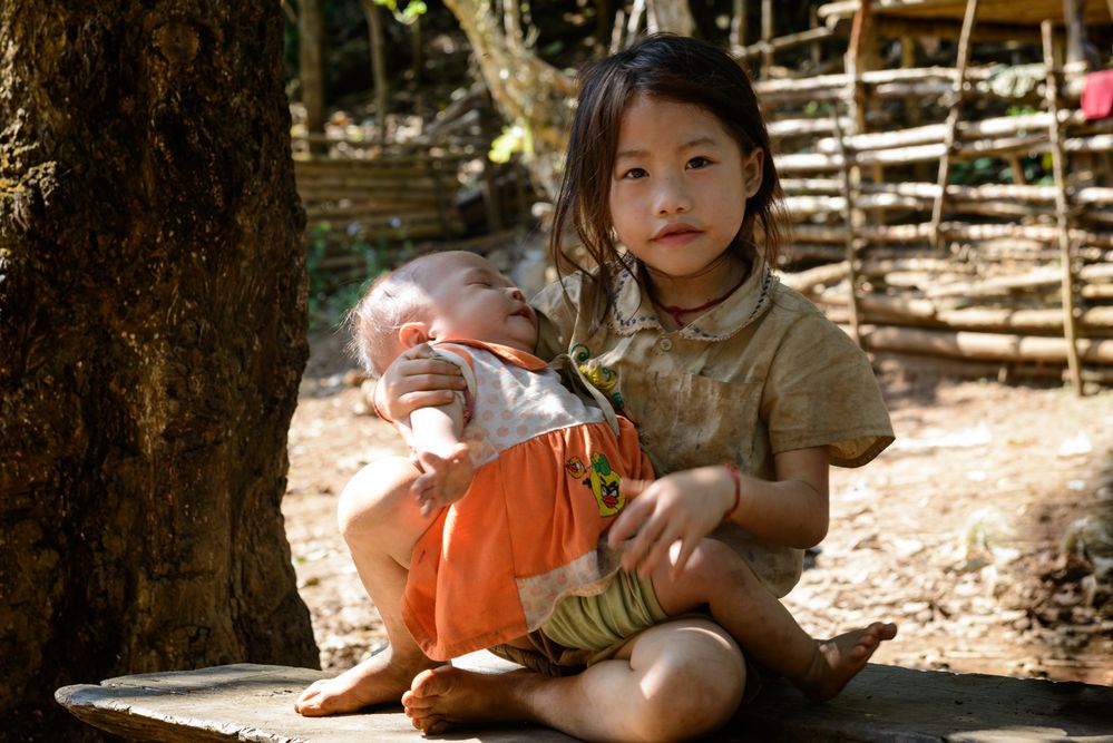 Laos - Kinder in einem Dorf