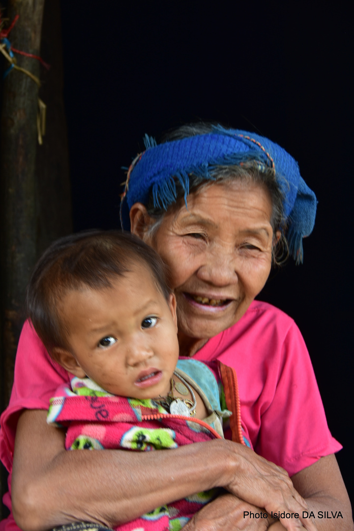 LAOS L'enfant et sa mère