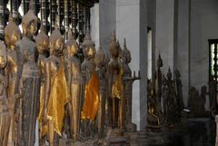 laos, luang prabang buddhas im tempel