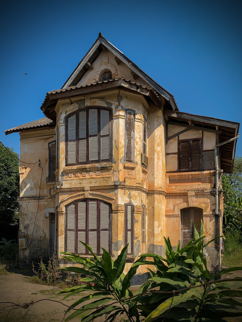 Laos - old house 