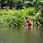 Laos Reise, Alltag, Muscheln sammeln