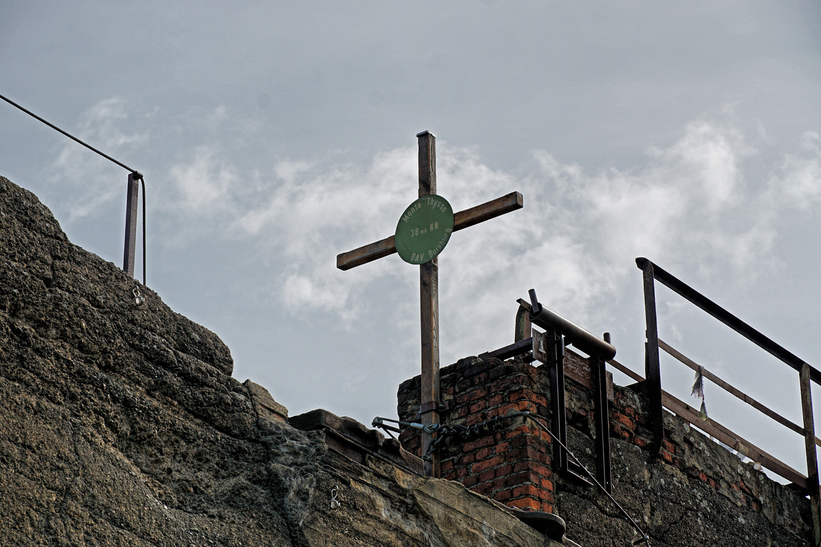 LaPaDu -Das Gipfelkreuz im Park