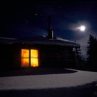 Lappland, eine einsame Hütte im tiefen Schnee, -35 Grad