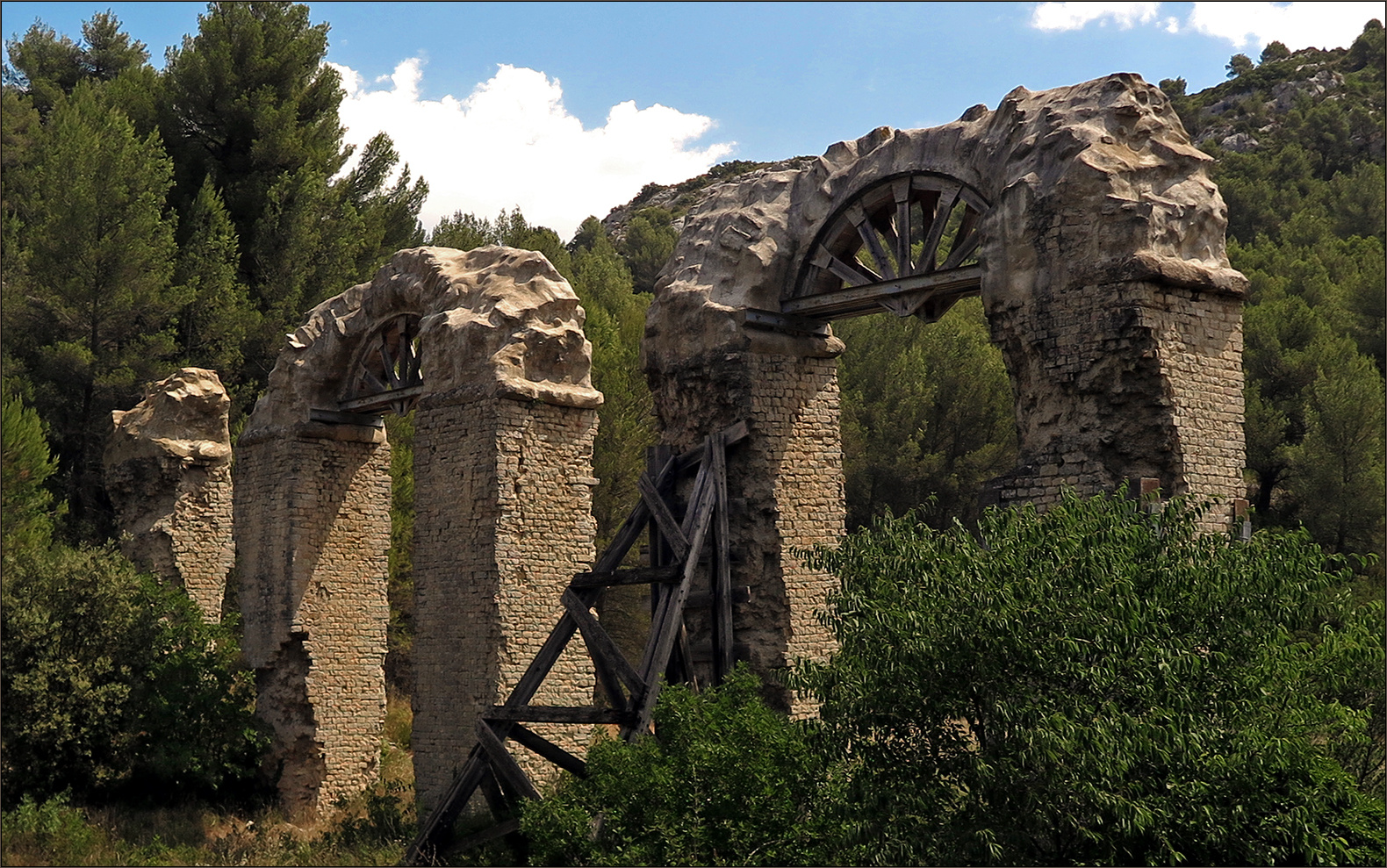 L'aqueduc de Meyrargues