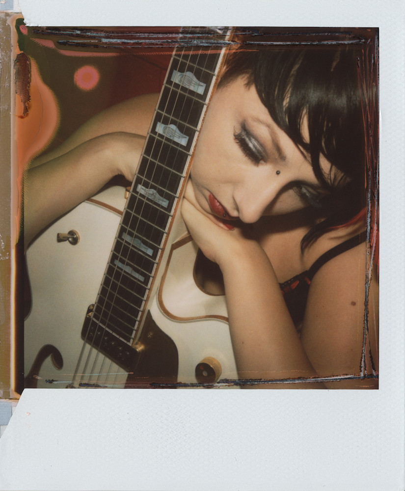 Lara or white guitar, di Alessandro Giudice