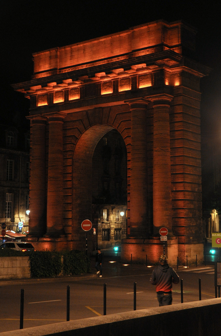 l'arc de triomphe de bordeaux :) !