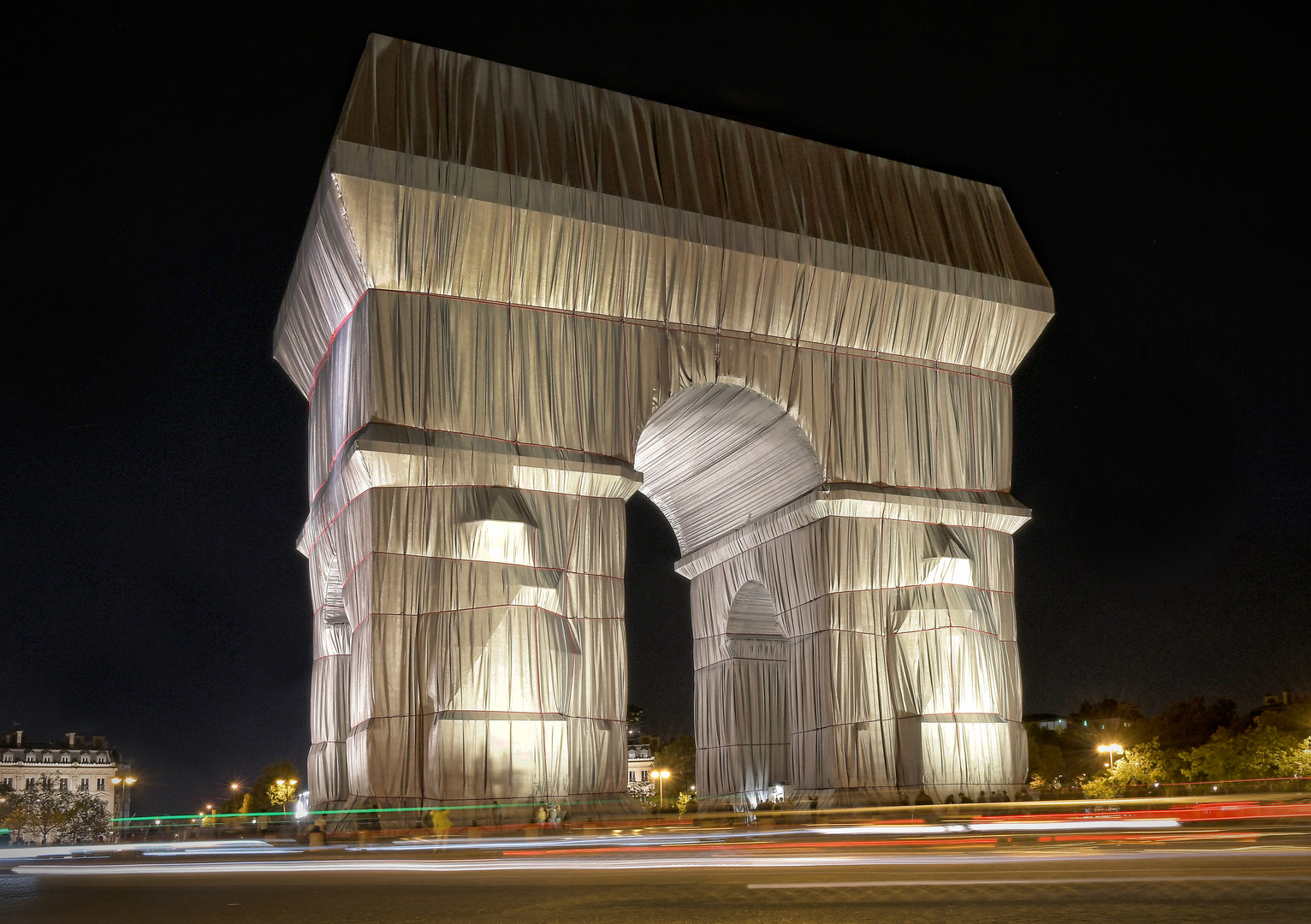 L'Arc de Triomphe, Wrapped