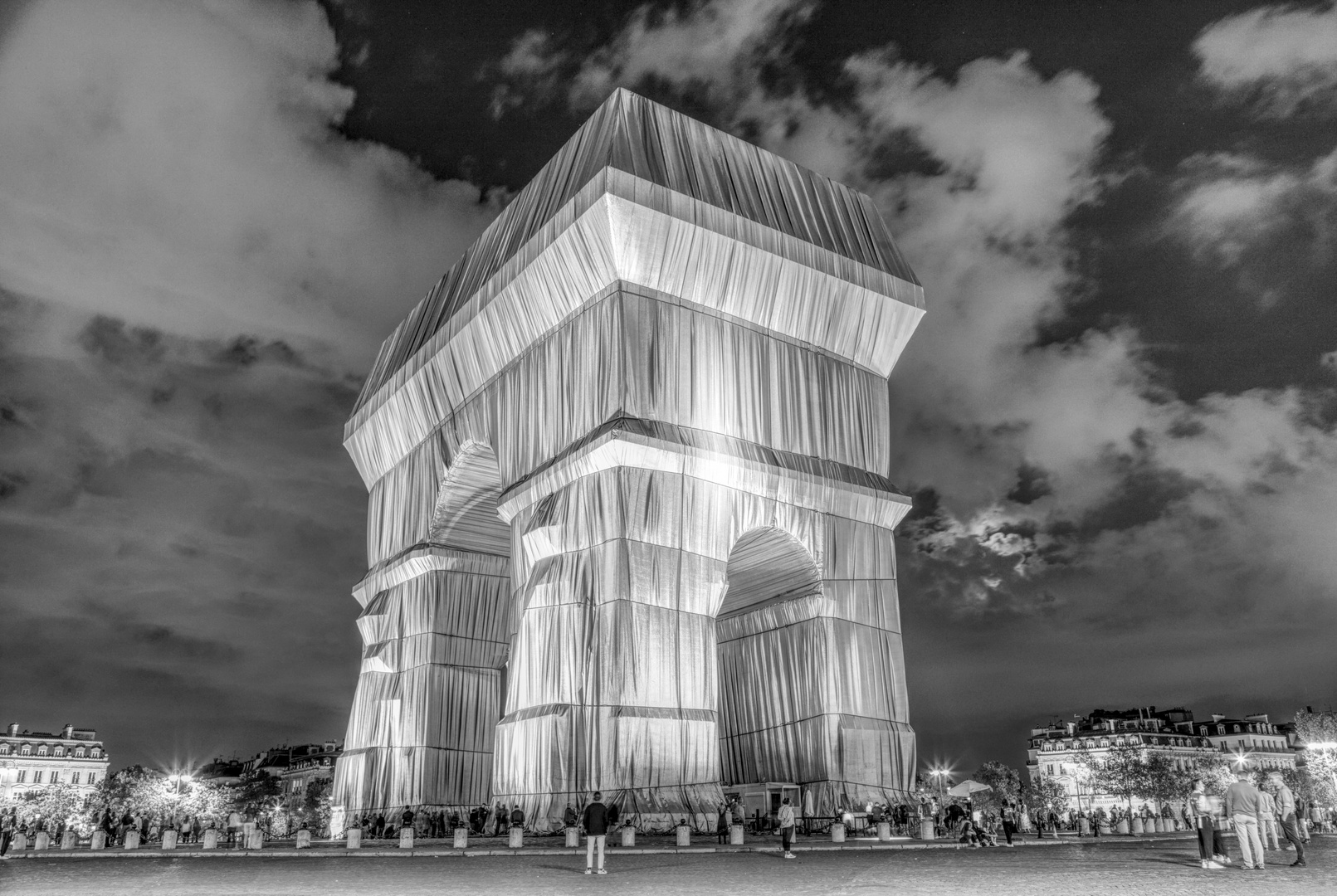 L'Arc de Triomphe, Wrapped ... by night! V3