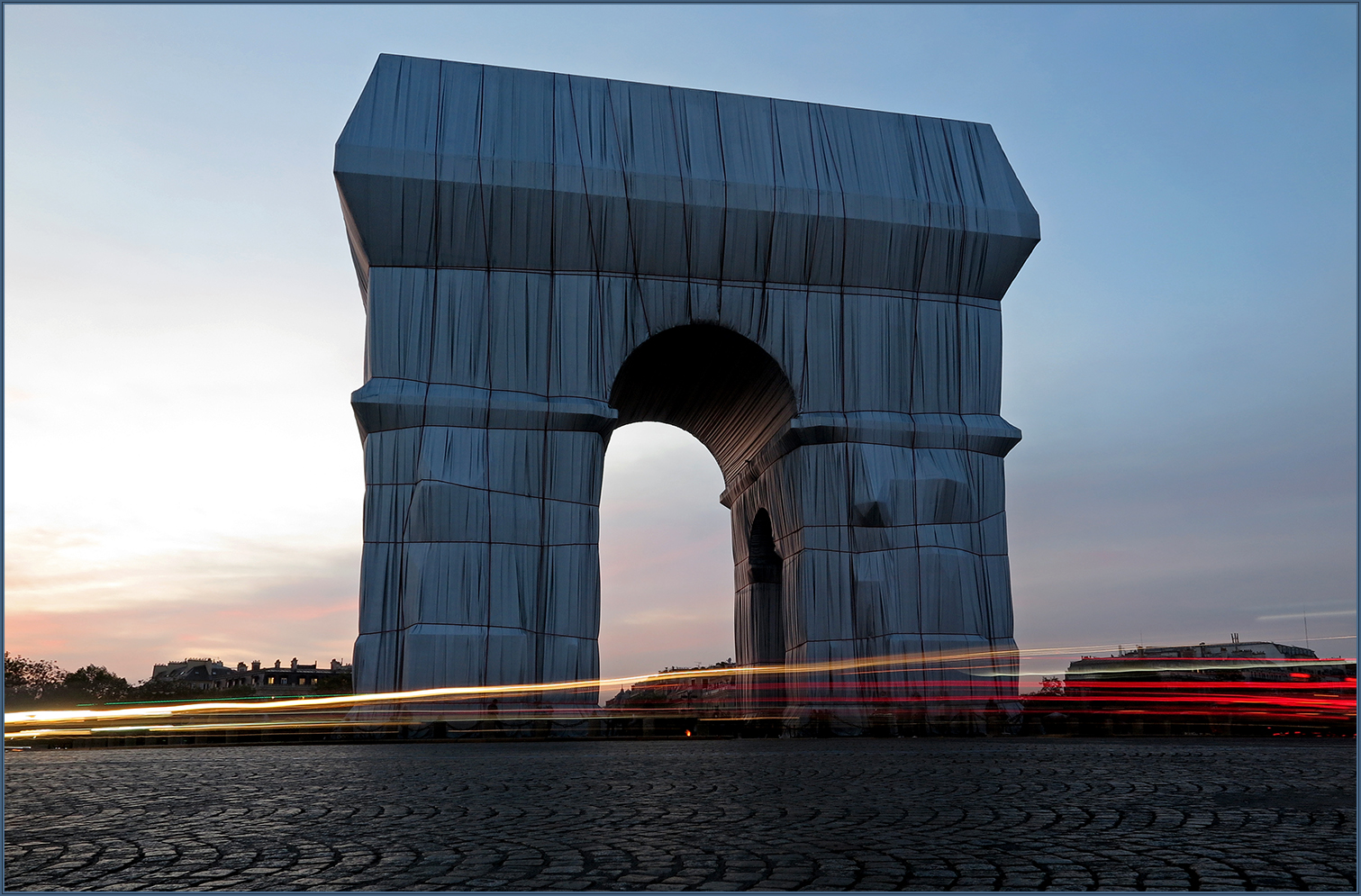 "L'Arc de Triomphe, Wrapped" - II