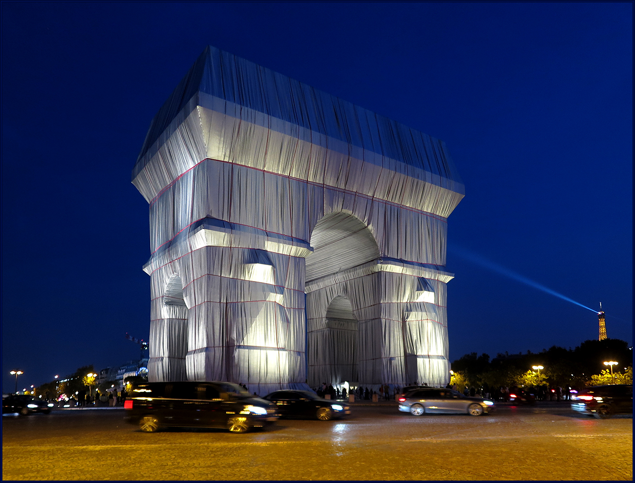 "L'Arc de Triomphe, Wrapped" - IV