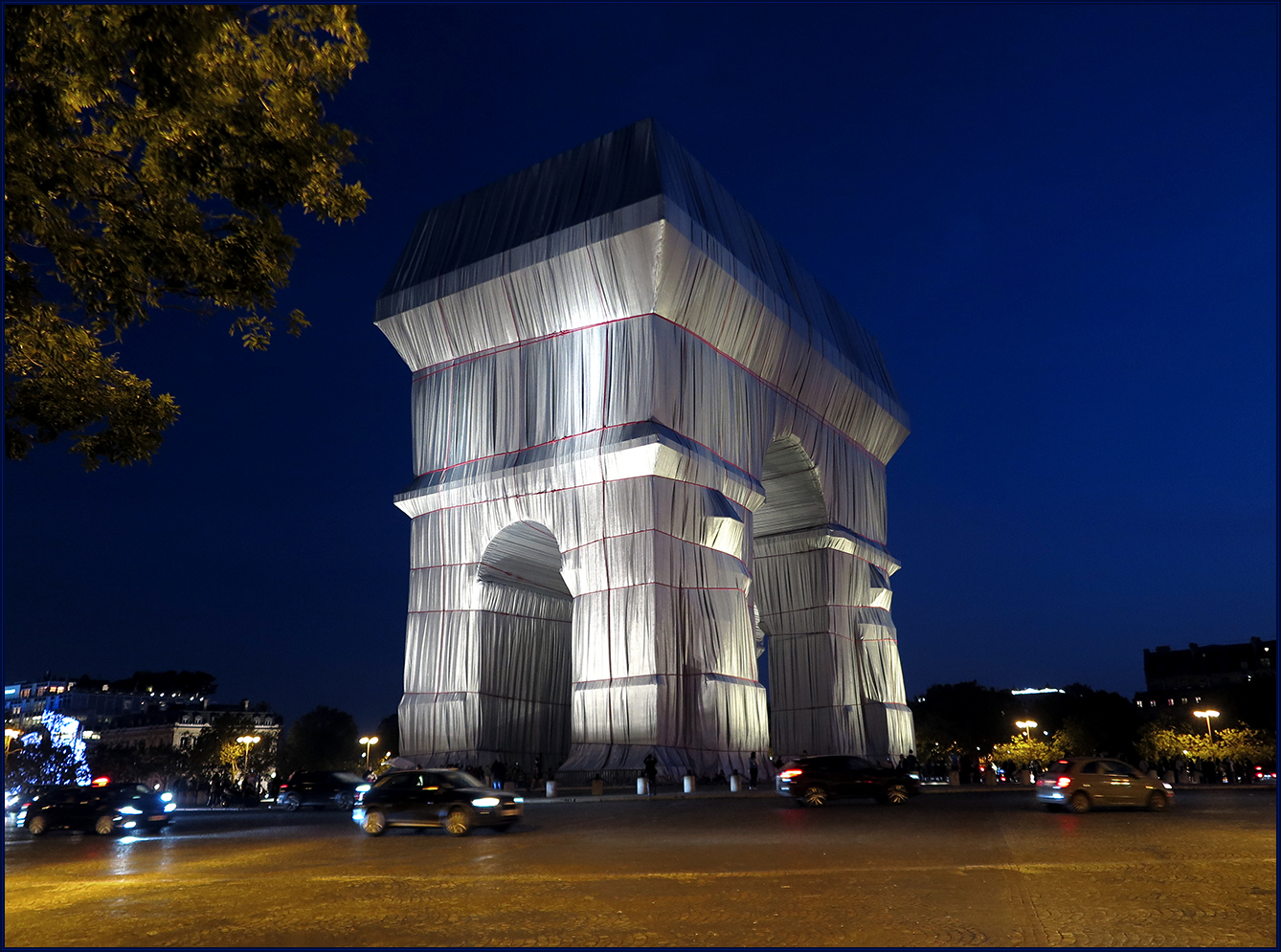 "L'Arc de Triomphe, Wrapped" - V