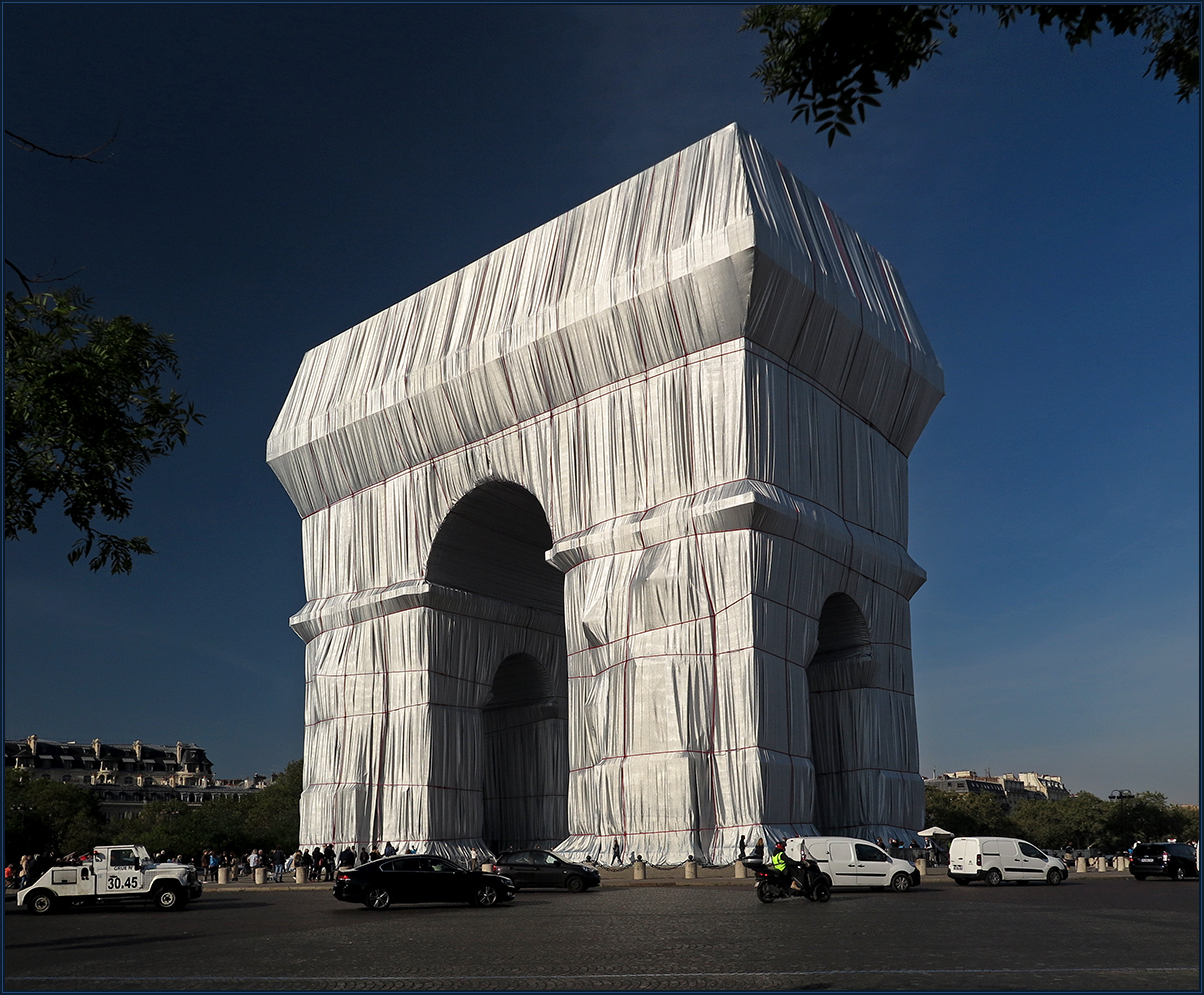 "L'Arc de Triomphe, Wrapped" - VI