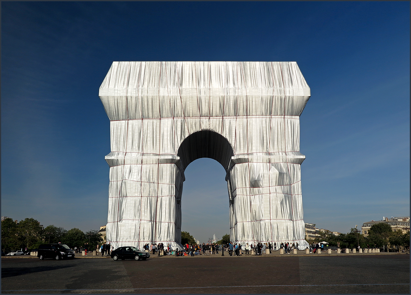 "L'Arc de Triomphe, Wrapped" - VII