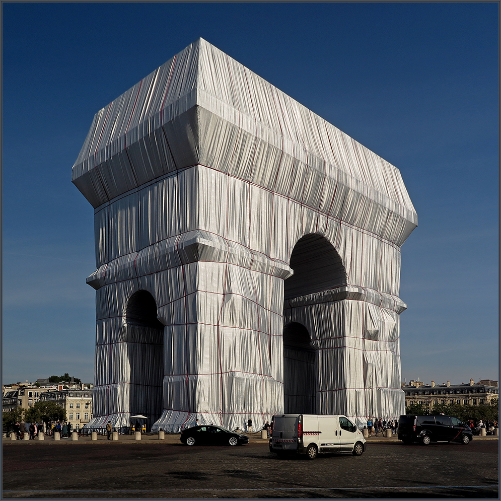 "L'Arc de Triomphe, Wrapped" - VIII