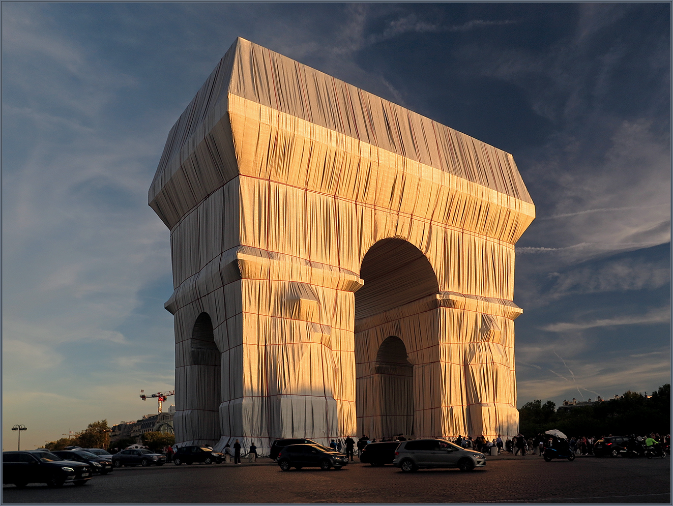 "L'Arc de Triomphe, Wrapped" - XI