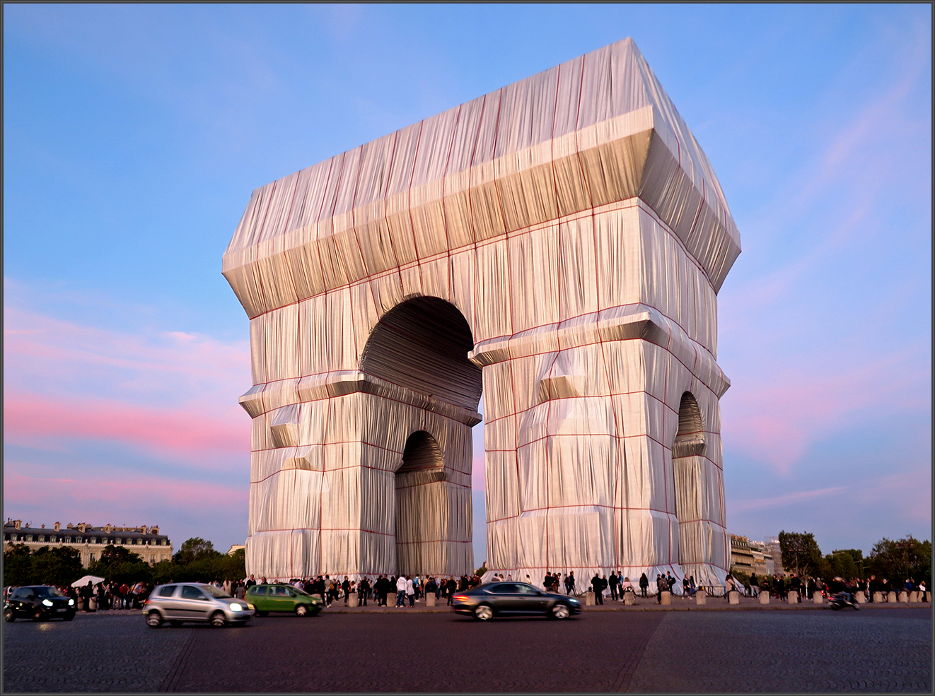 "L'Arc de Triomphe, Wrapped" - XIII