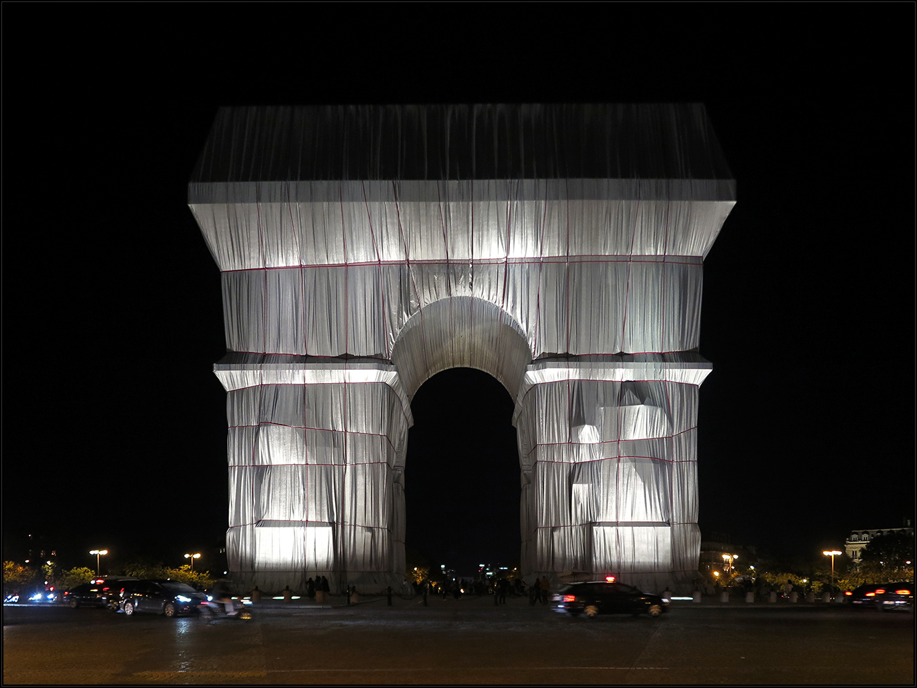 "L'Arc de Triomphe, Wrapped" - XVI