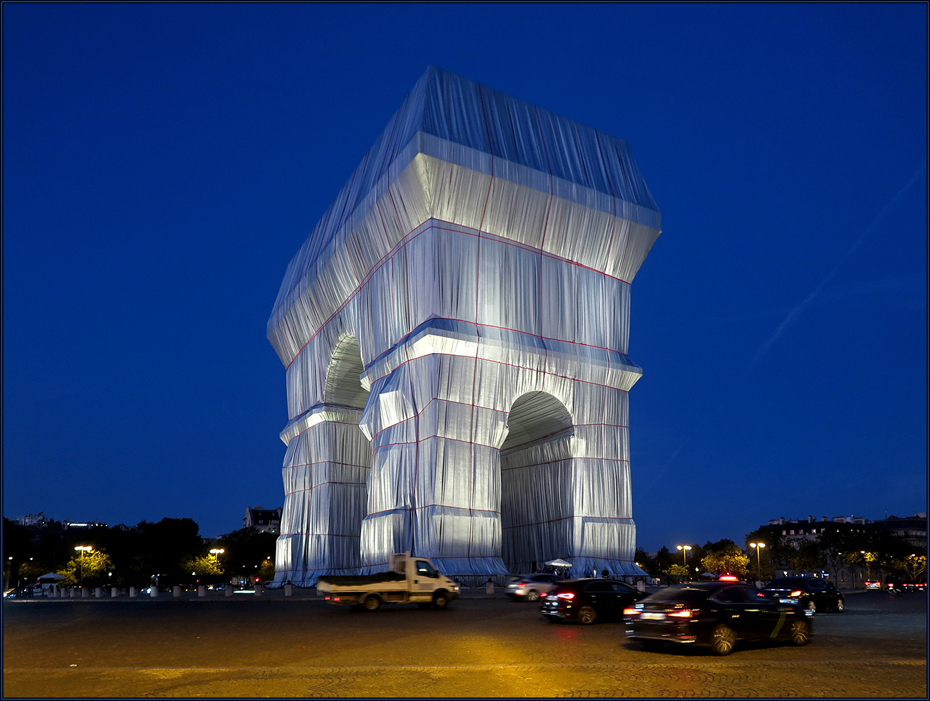 "L'Arc de Triomphe, Wrapped" - XVII