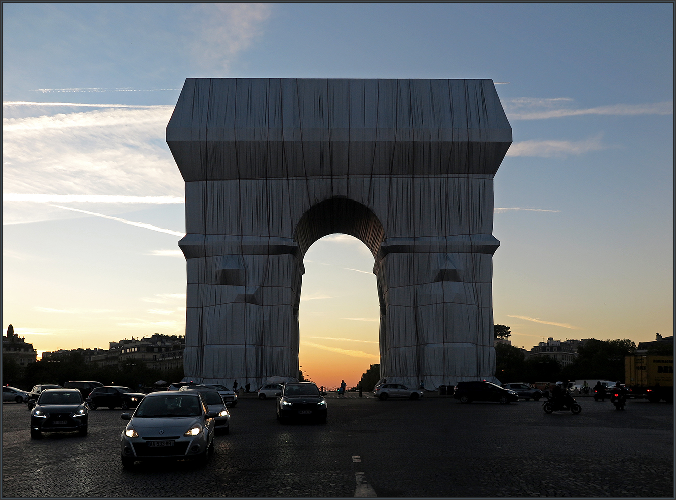 "L'Arc de Triomphe, Wrapped" - XX