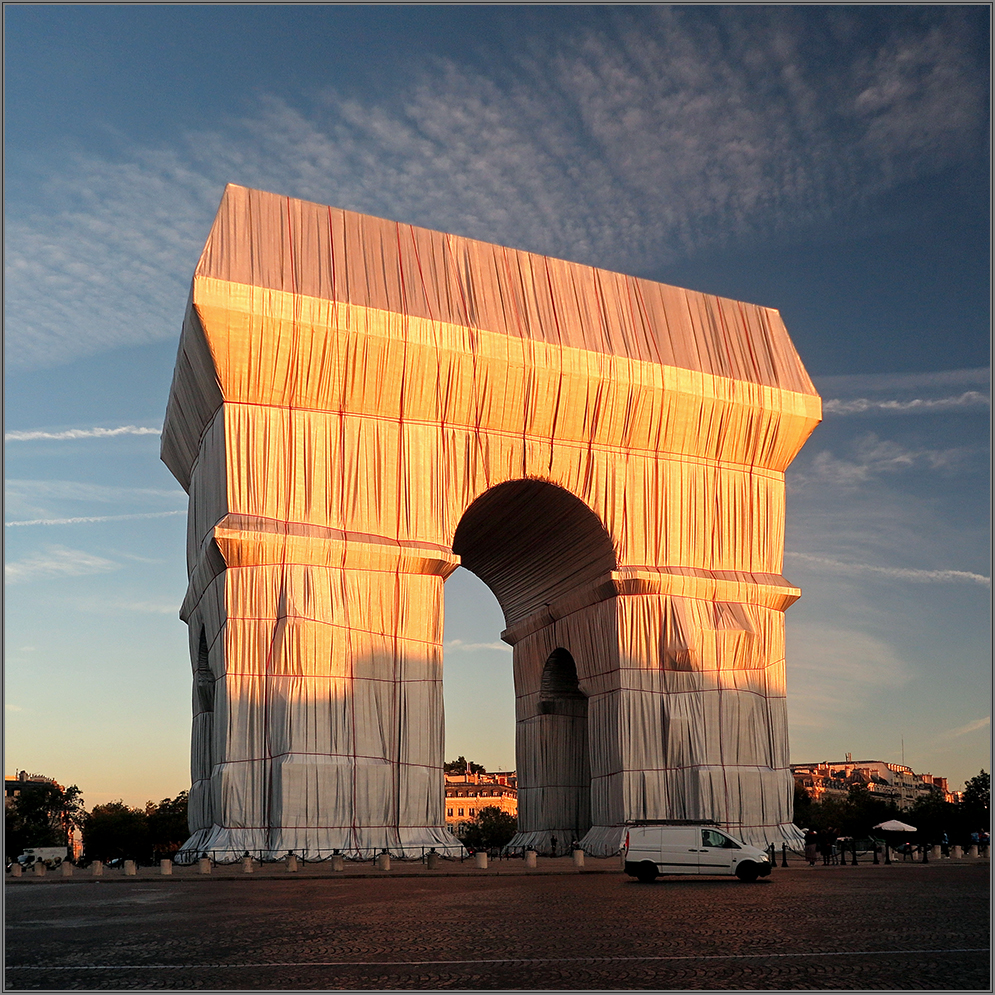 "L'Arc de Triomphe, Wrapped" - XXII